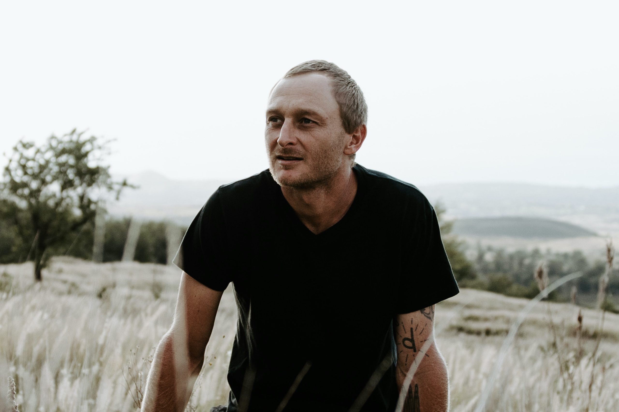 South African born, Hawaii based singer songwriter Luke Beling releases Inspirational African single MZANSI AFRIKA inspired by classic sounds of Johnny Clegg and Paul Simon